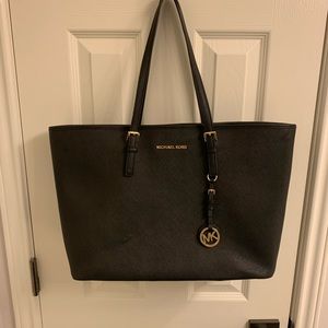 Michael Kors Jet set medium tote - like new-black